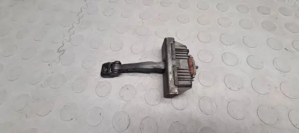 BMW 1 E82 E88 Front door check strap stopper 7164623