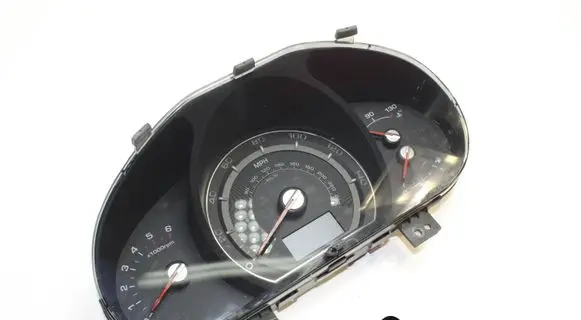 KIA Sportage Speedometer (instrument cluster) 940013U195