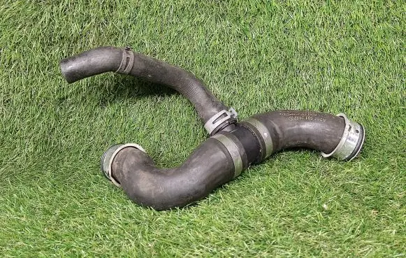 Mercedes-Benz C W204 Engine coolant pipe/hose A2045012682
