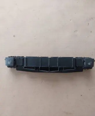 Mercedes-Benz C W204 Seat heating switch A2048705910 33701601 062800