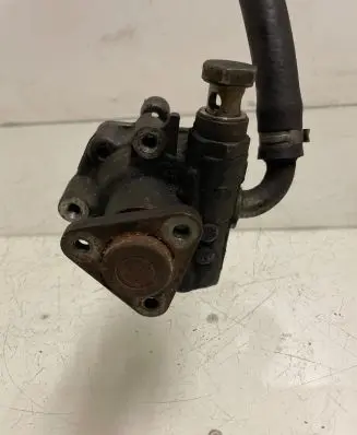 Volkswagen PASSAT B5 Power steering pump 8D0145177