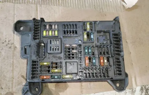 BMW X5 E70 Fuse module 518954020A 693168703 0488889693168703
