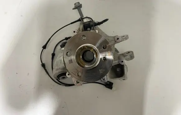 BMW X7 G07 Rear wheel hub 6876654 6876652