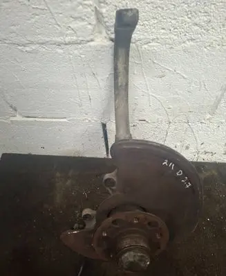 Mercedes-Benz E W211 Front wheel hub