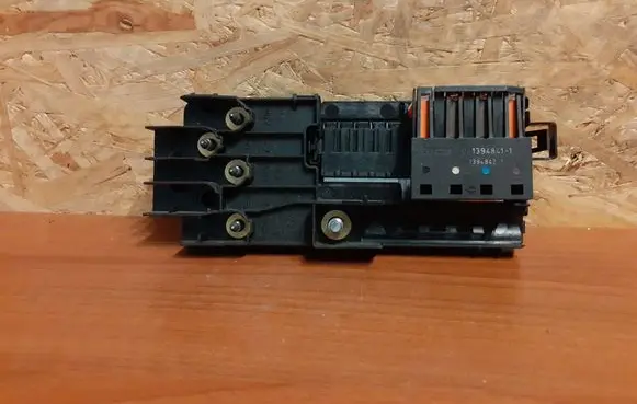Mercedes-Benz R W251 Fuse box set 2115452601