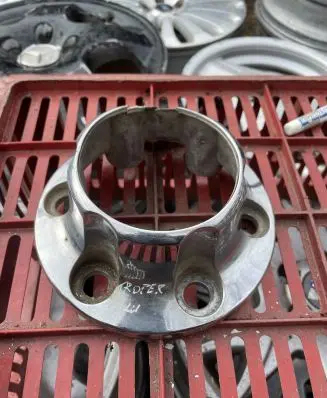 Isuzu Trooper Original wheel cap