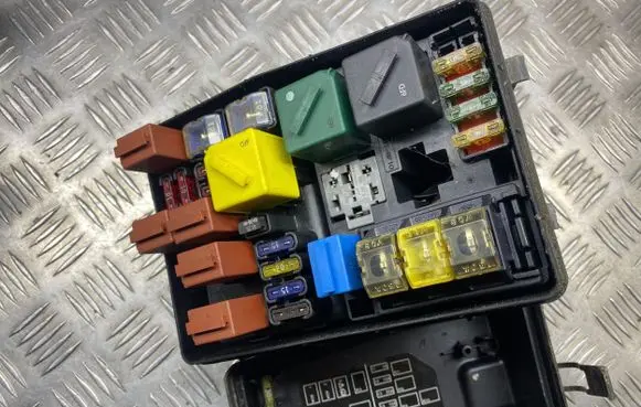 Ford Mondeo MK II Fuse box set 93BG14411AC 71541015