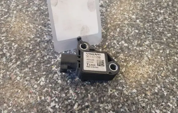 Volvo V50 Airbag deployment crash/impact sensor 30737139