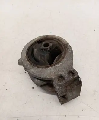 Mitsubishi Galant Engine mount bracket MR333523