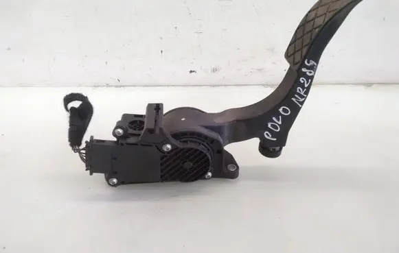 Volkswagen Polo IV 9N3 Accelerator throttle pedal 6Q1723503