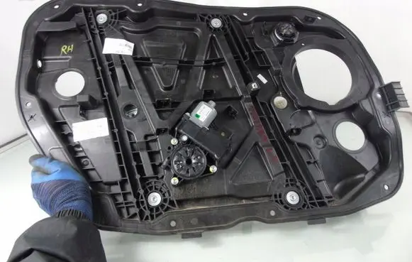 KIA Pro Cee'd II Front door window regulator with motor