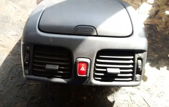 Nissan Almera N16 Dash center air vent grill