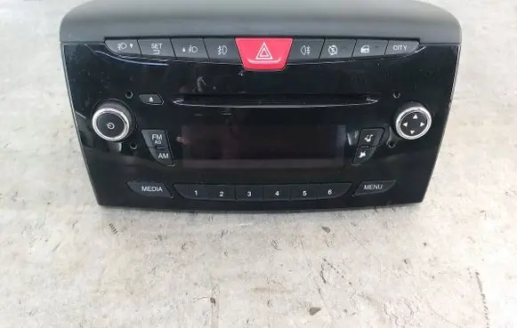 Lancia Ypsilon Radio/CD/DVD/GPS head unit 