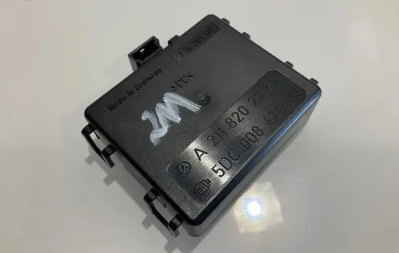 Mercedes-Benz E W211 Rain sensor A2118202285 73628102 5DC00842402