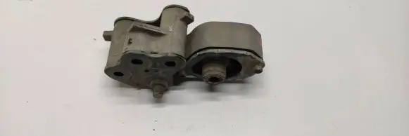 Mazda 6 Engine mount bracket