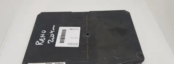Renault Megane II Fuse module 8200525384