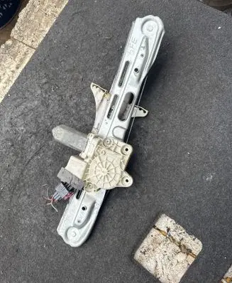 Opel Vectra C Rear door window regulator with motor 106366104 7746003602 22064641