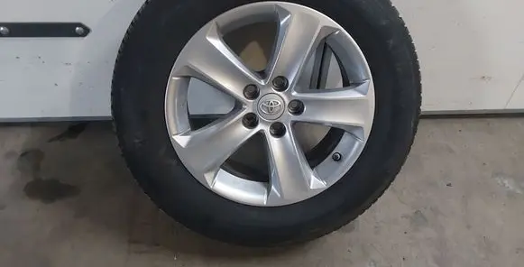 Toyota RAV 4 (XA40) R17 alloy rim 