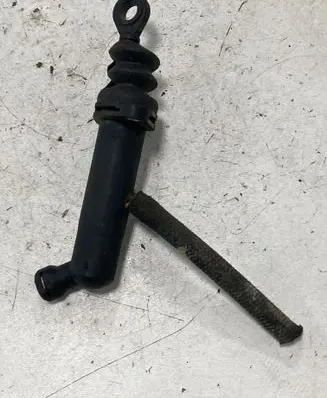 BMW 5 E39 Clutch master cylinder 21521161702