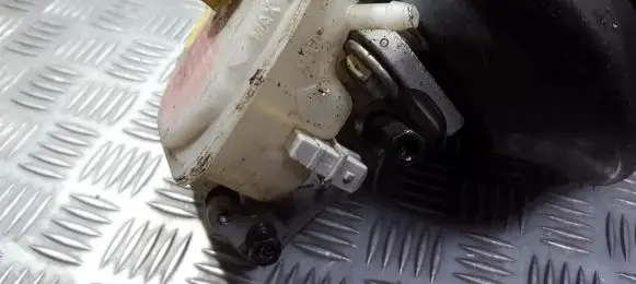 Master brake cylinder