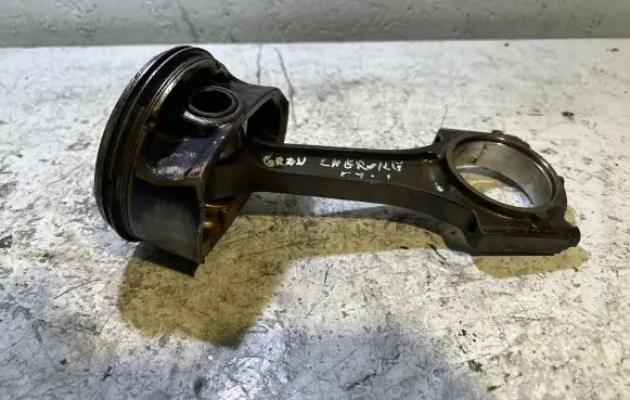 Jeep Grand Cherokee Piston with connecting rod