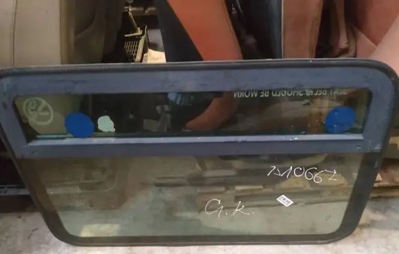 Renault Master II Rear side window as2