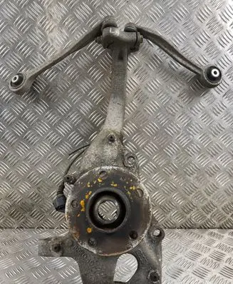 Front wheel hub