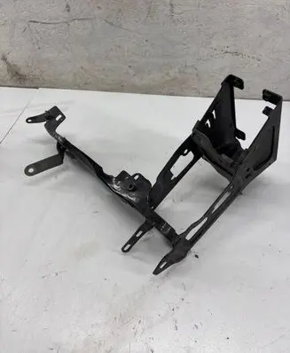 BMW 6 F12 F13 Headlight/headlamp mounting bracket 17023811
