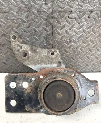 Nissan X-Trail T31 Engine mounting bracket F6036100E