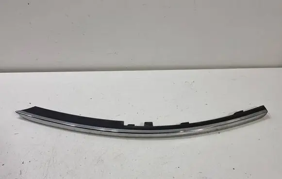 Front bumper splitter molding