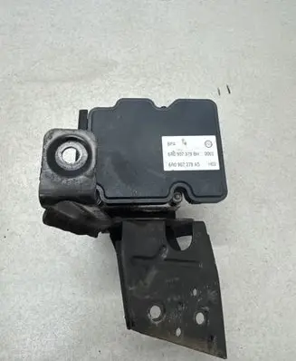 Skoda Fabia Mk2 (5J) ABS Pump 6R0907379AS 6R0907379BH