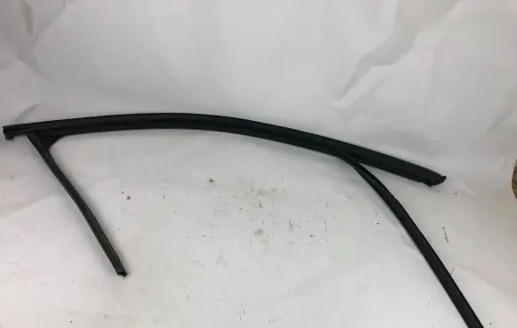 BMW X4 F26 Front door glass trim molding
