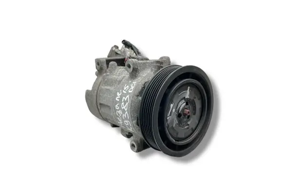 Renault Megane III Air conditioning (A/C) compressor (pump) 8200939386A