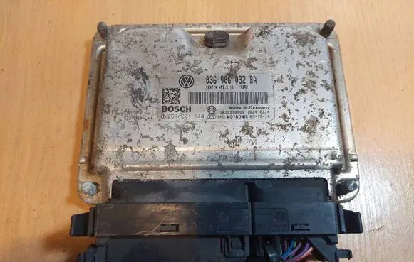 Volkswagen Golf V Engine control unit/module ECU 0261201144 036906032BA ME7.5.10