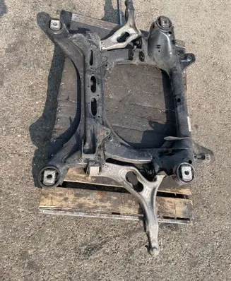 Audi Q7 4L Front subframe 7l0400025 7l0407747a