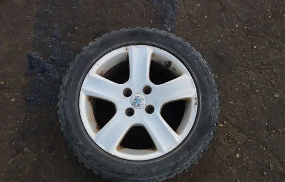 R16 alloy rim