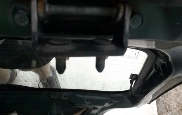 Subaru Impreza II Tailgate/trunk/boot hinge