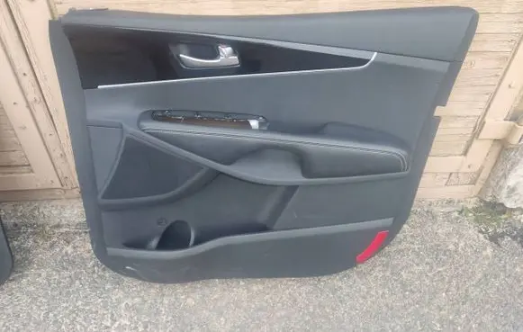 KIA Sorento Front door card panel trim