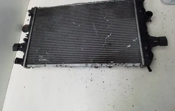 Opel Zafira A Coolant radiator