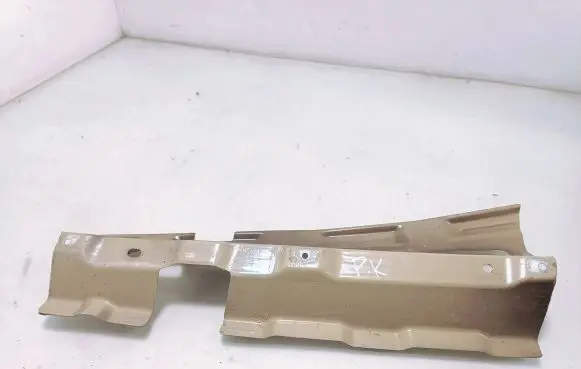 Skoda Octavia Mk2 (1Z) Fender mounting bracket