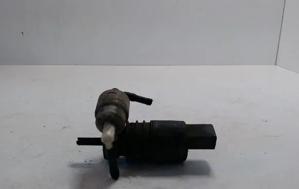 Volkswagen Golf IV Windscreen/windshield washer pump