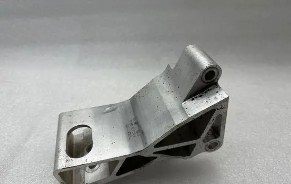 Volvo XC90 Engine mounting bracket 31262326