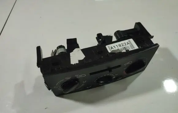 Peugeot 207 Climate control unit N102079B