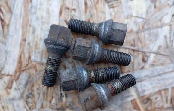 BMW 1 E81 E87 Nuts/bolts 