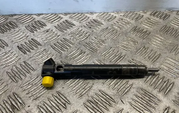 Mercedes-Benz A W176 Fuel injector A6510702387 28272472 78J7S4T6RW