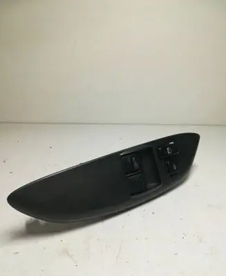 Toyota Yaris Electric window control switch 0113P94