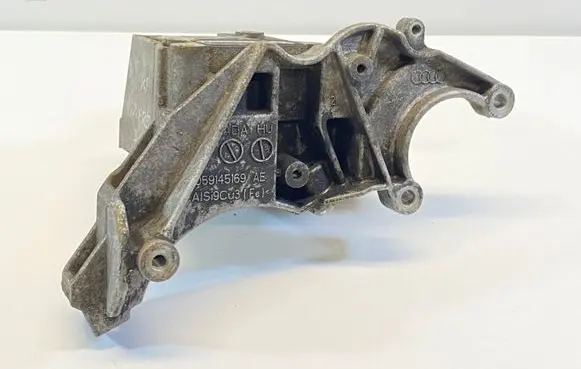 Volkswagen Touareg II Power steering pump mounting bracket 059145169AE