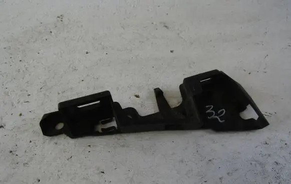 Front bumper mounting bracket