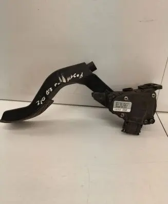 Volkswagen PASSAT B5.5 Accelerator throttle pedal 8D1721523J