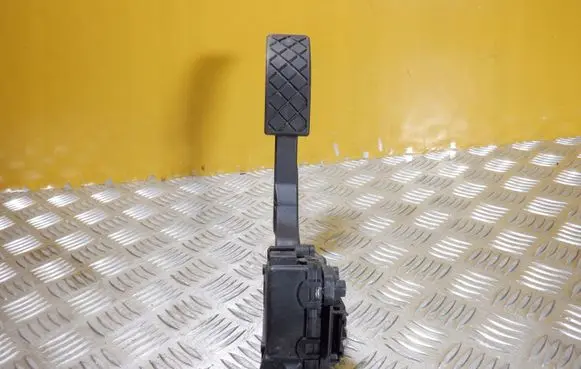 Volkswagen Golf VII Accelerator throttle pedal 6Q1821503M
